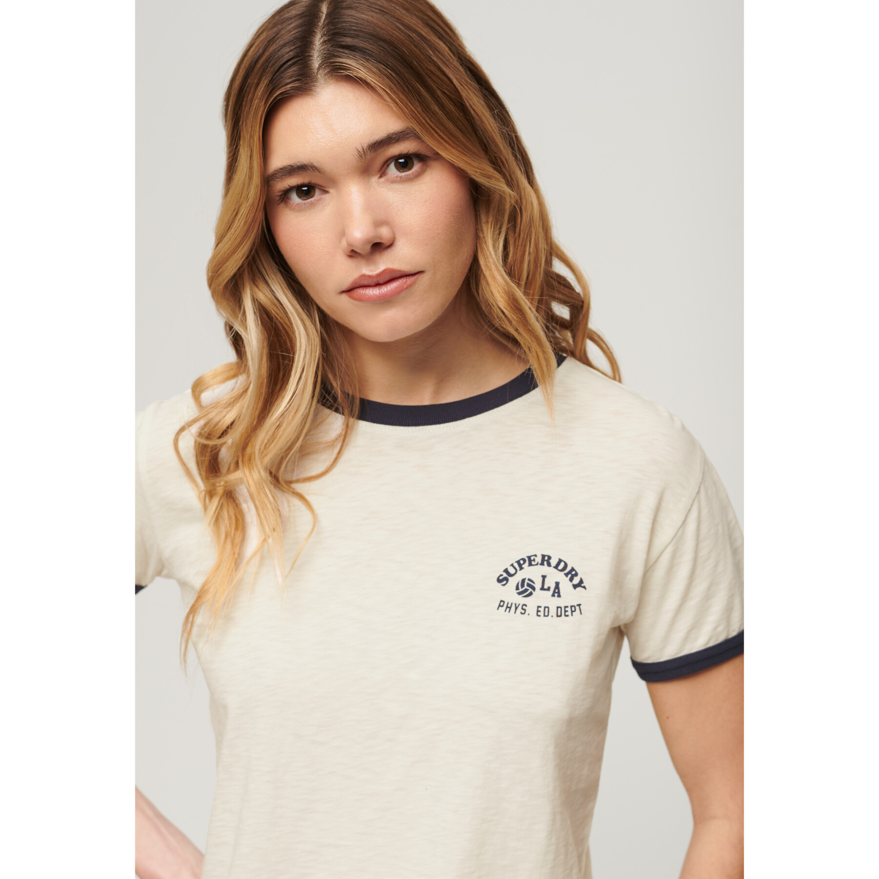 T-shirt donna a contrasto Superdry Athletic Essentials Beach