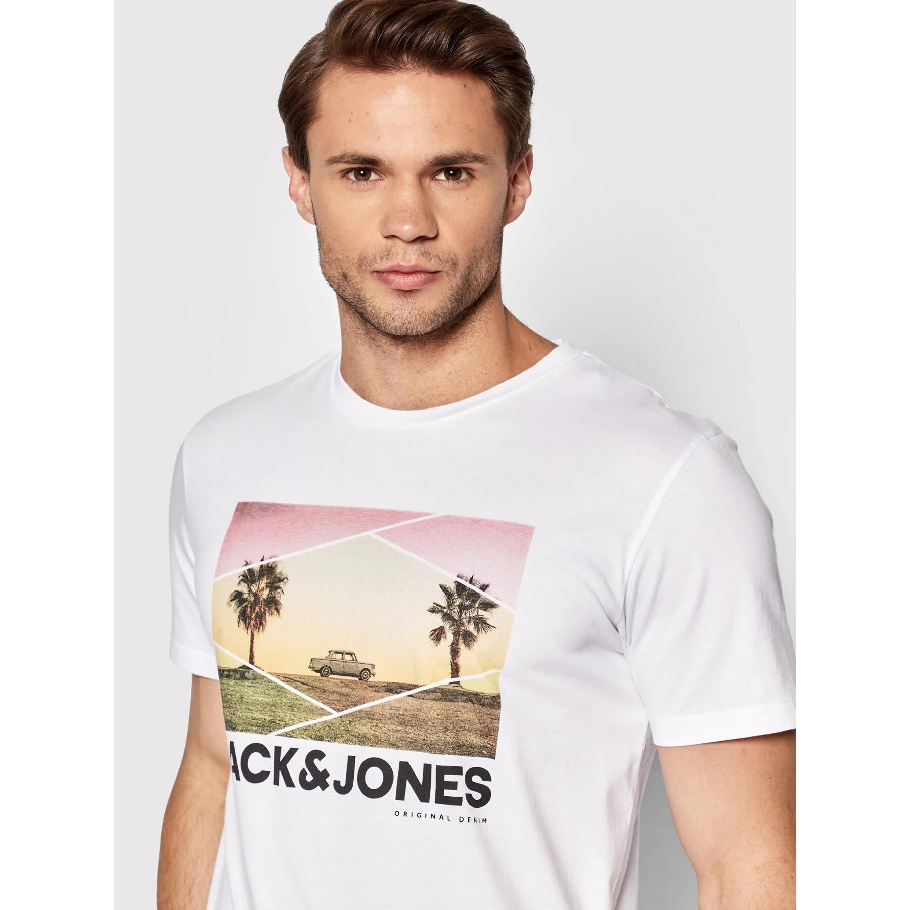 maglietta con cartellone pubblicitario di jack e jones 