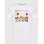 maglietta con cartellone pubblicitario di jack e jones 